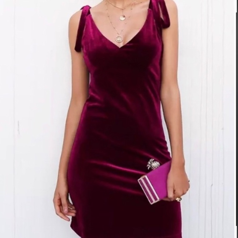 🛍 Burgundy Velvet Dress with Shoulder Bow Ties